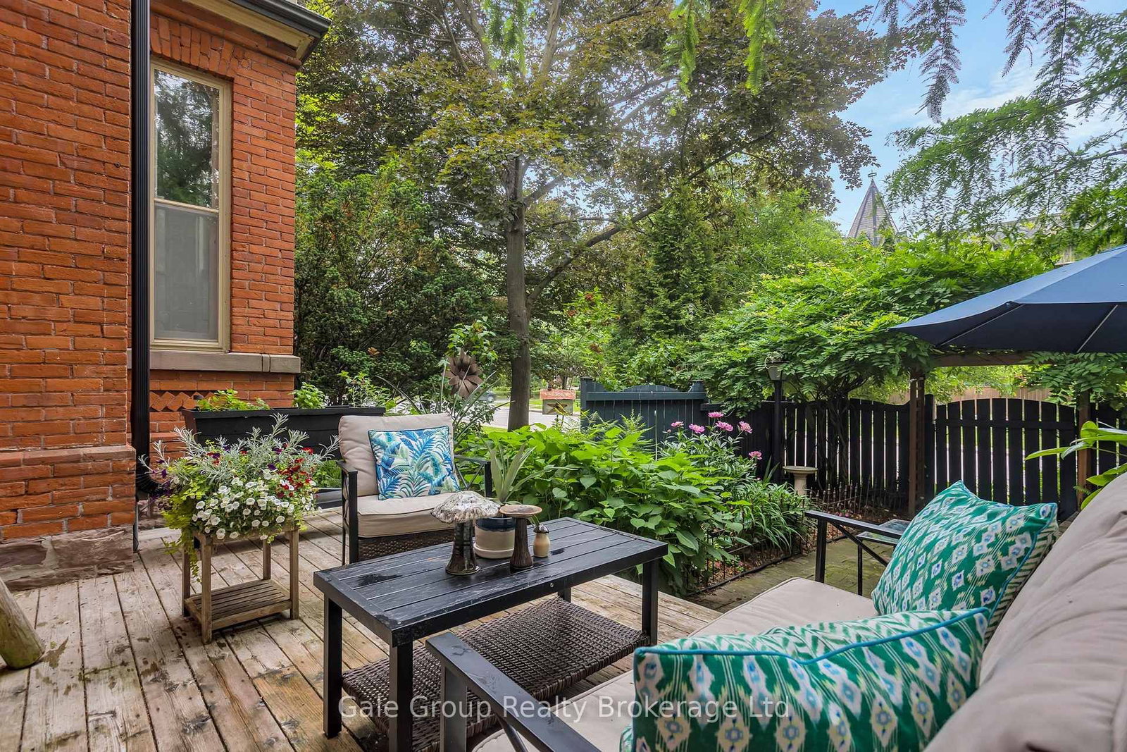 105 Vansittart Avenue • Woodstock, ON photo 6