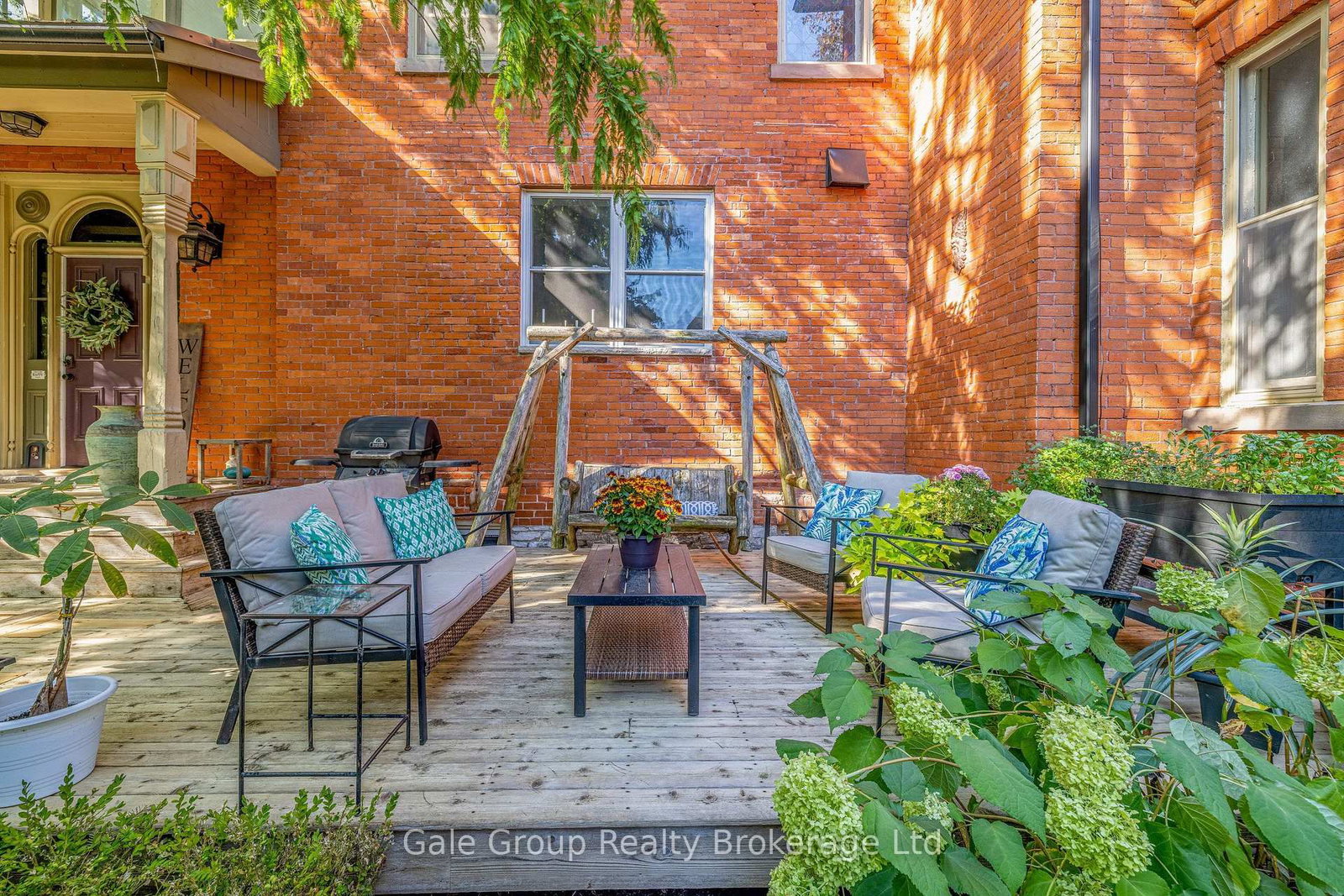 105 Vansittart Avenue • Woodstock, ON photo 7