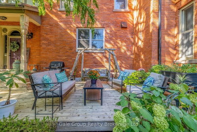 105 Vansittart Avenue • Woodstock, ON photo 7