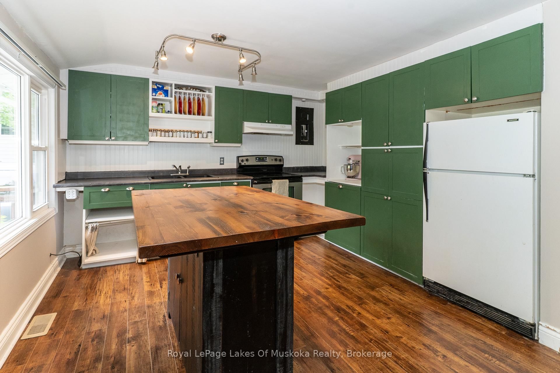 1136 Springdale Shores Private