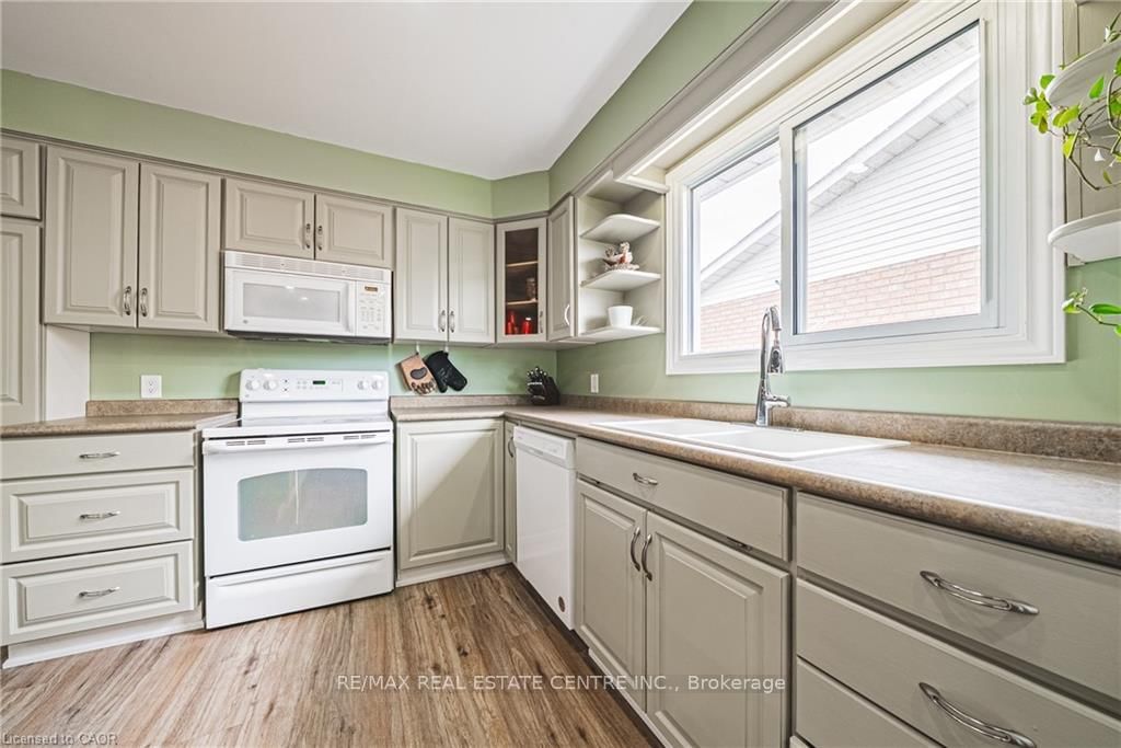27 Ludlow Crescent • Brantford, ON photo 13