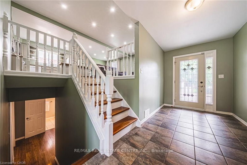 27 Ludlow Crescent