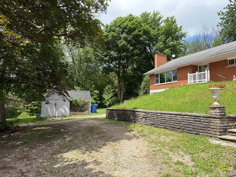 252 Durham Road W