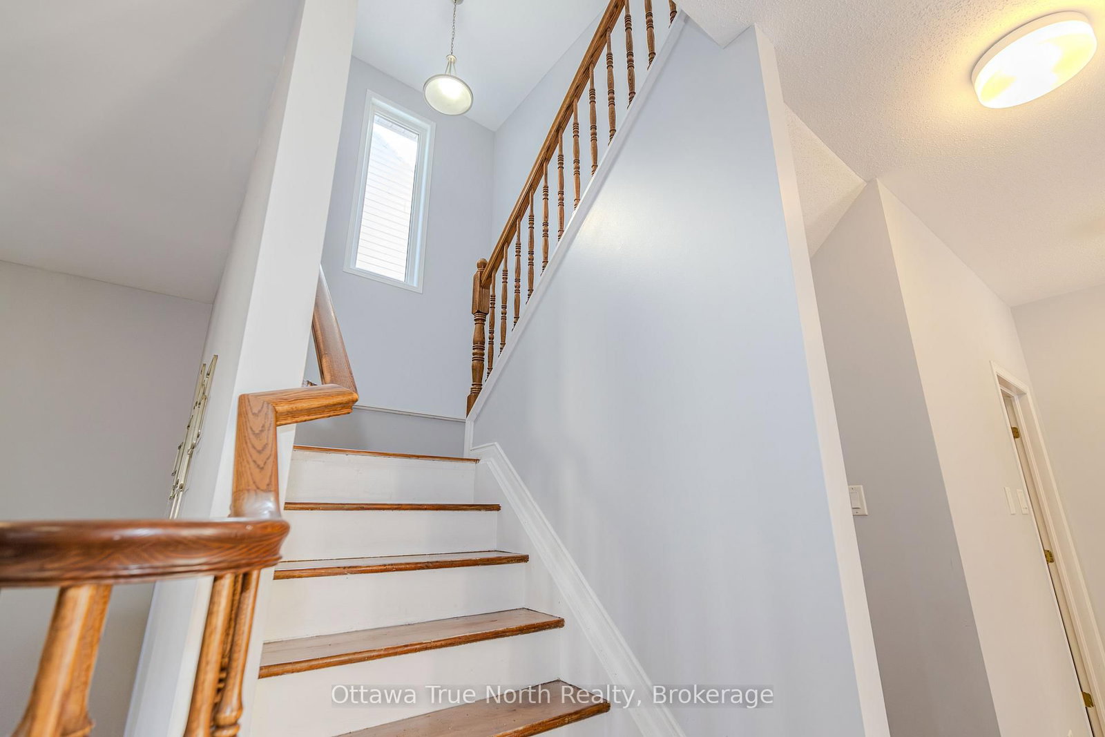 110 Macara Crescent • Ottawa, ON photo 10