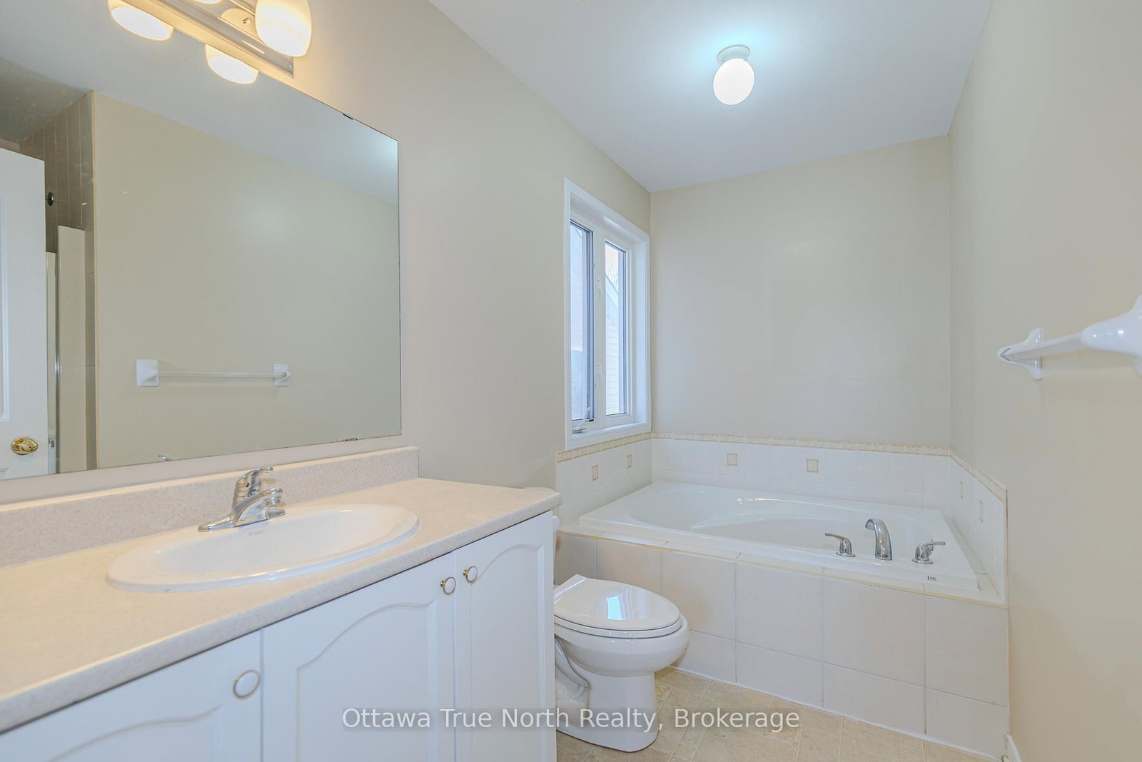 110 Macara Crescent • Ottawa, ON photo 15