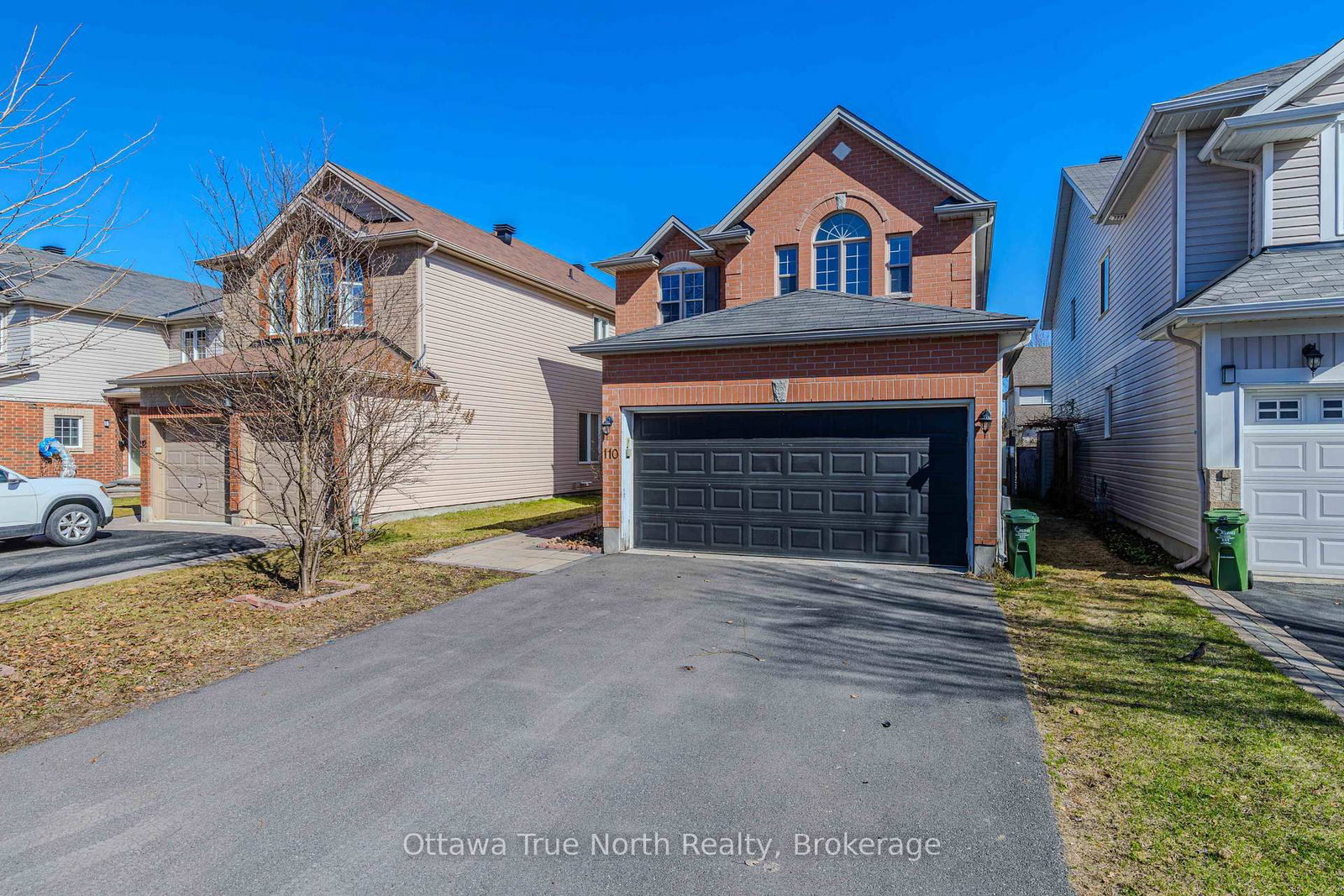 110 Macara Crescent • Ottawa, ON photo 2
