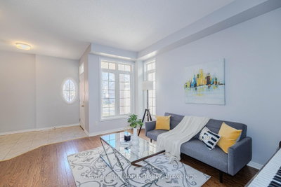 110 Macara Crescent • Ottawa, ON photo 3