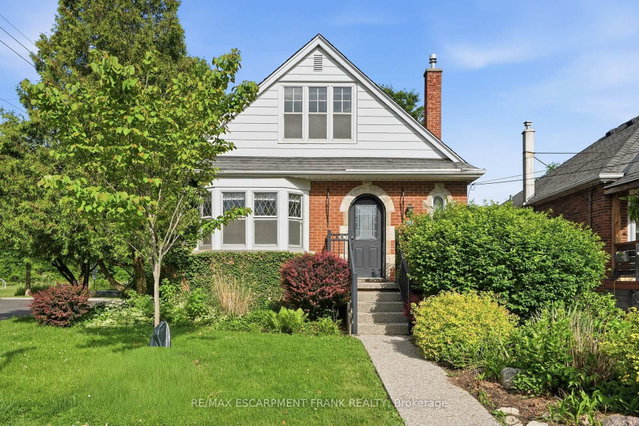 153 PARKVIEW Drive
