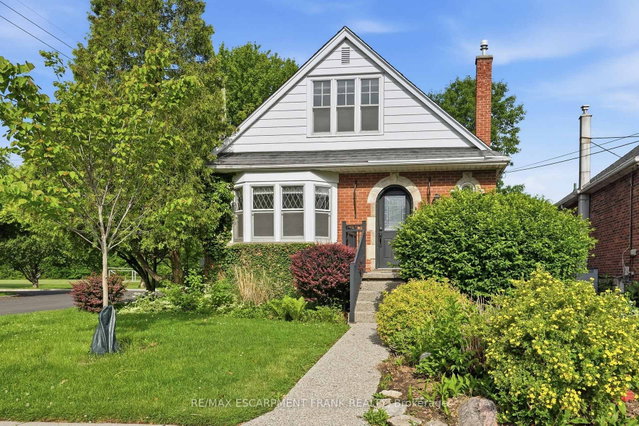 153 PARKVIEW Drive