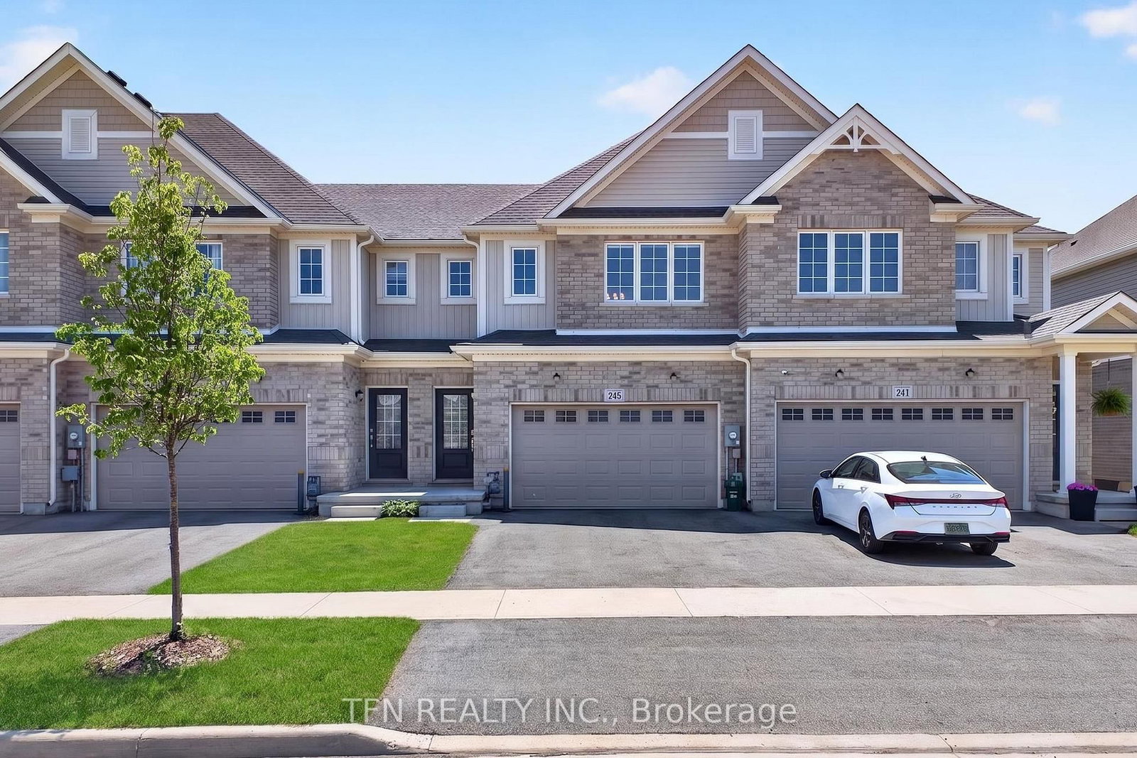 245 Bur Oak Drive • Thorold, ON photo 1