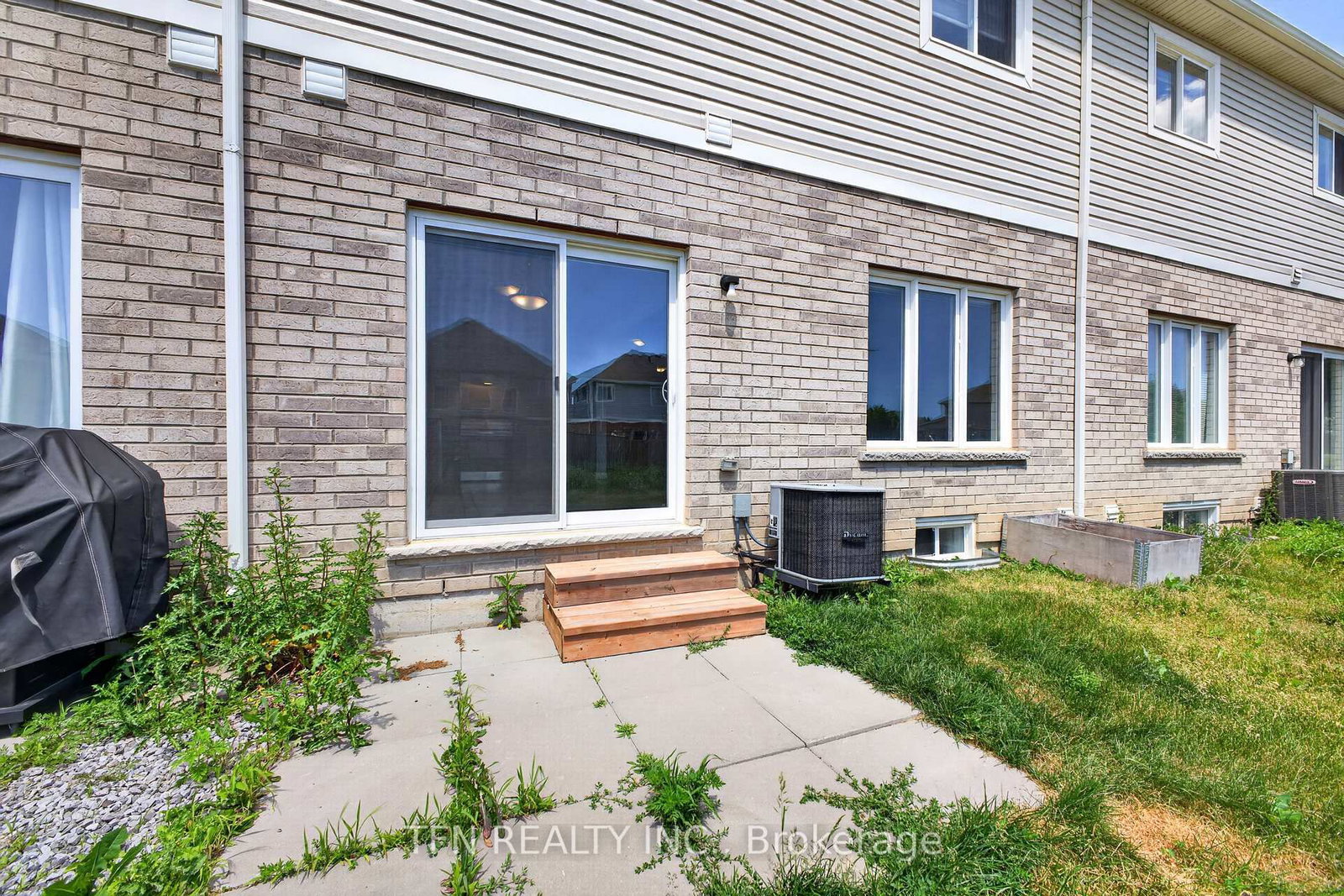 245 Bur Oak Drive • Thorold, ON photo 4