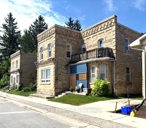 8 Main Street S