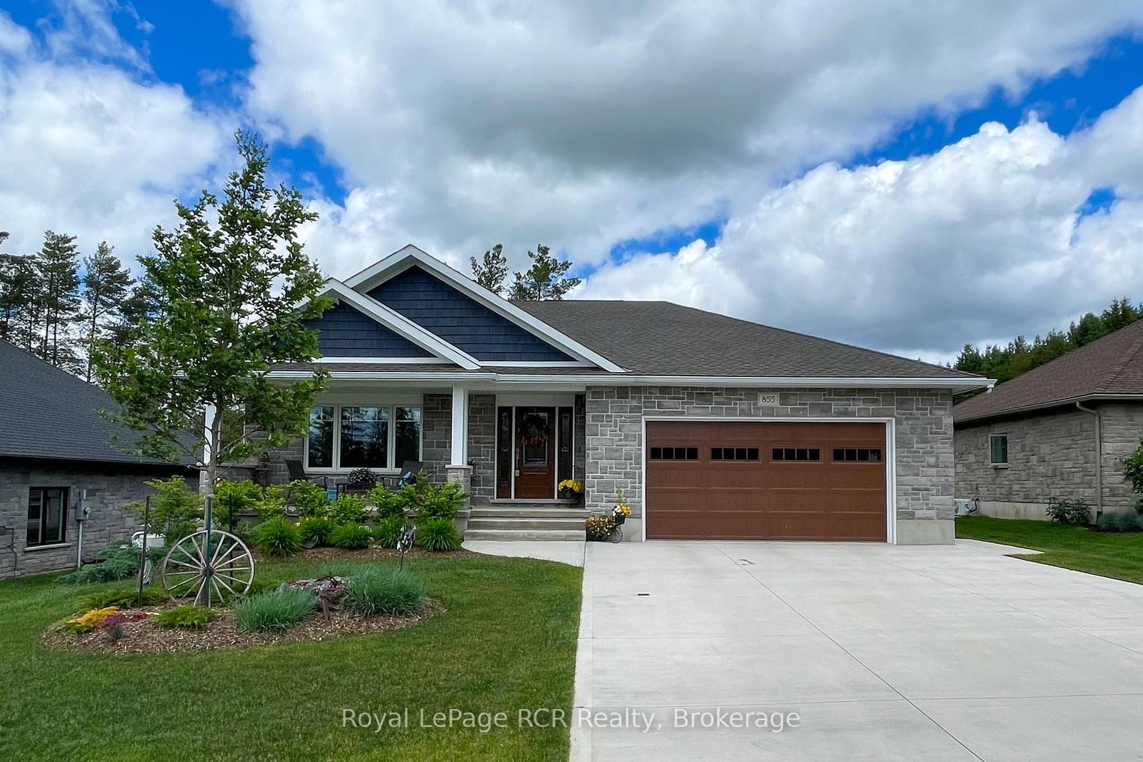 855 17th Street • Hanover, ON photo 1