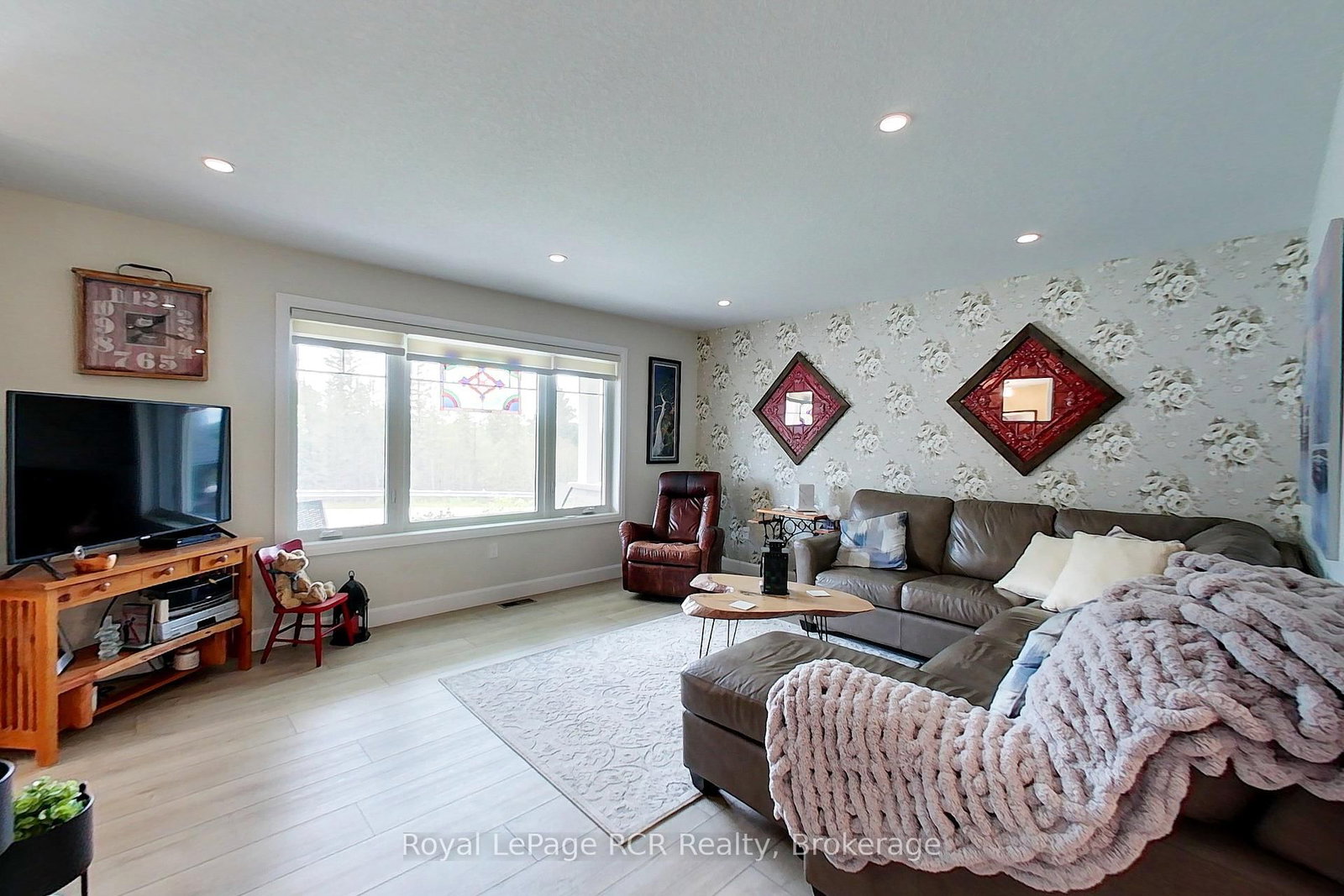 855 17th Street • Hanover, ON photo 4