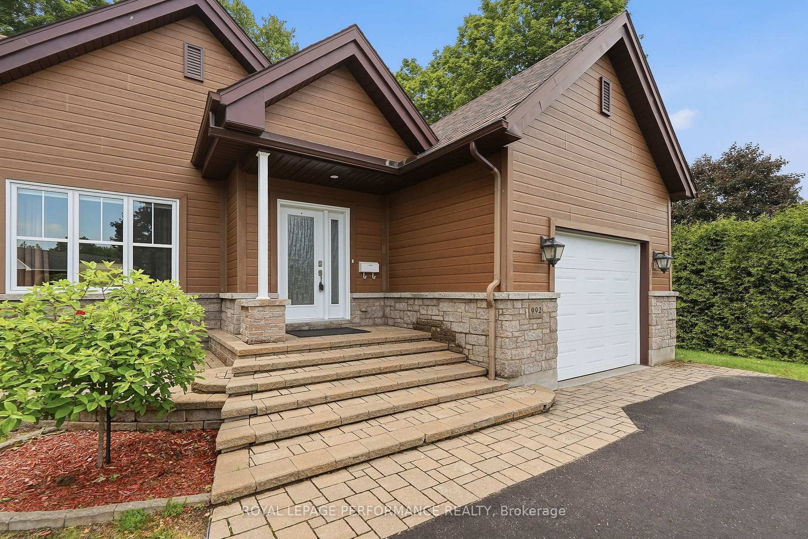 Detached House sold at 992 Ghislain Street, Hawkesbury, Ontario, K6A 3B2 - Hawkesbury - MLS: X13442110