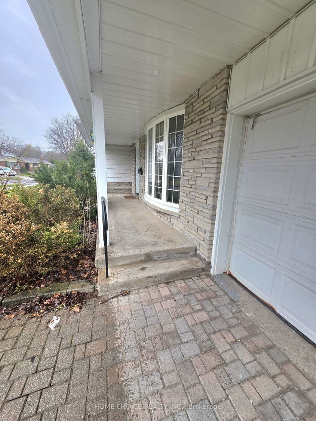 130 Champlain Crescent