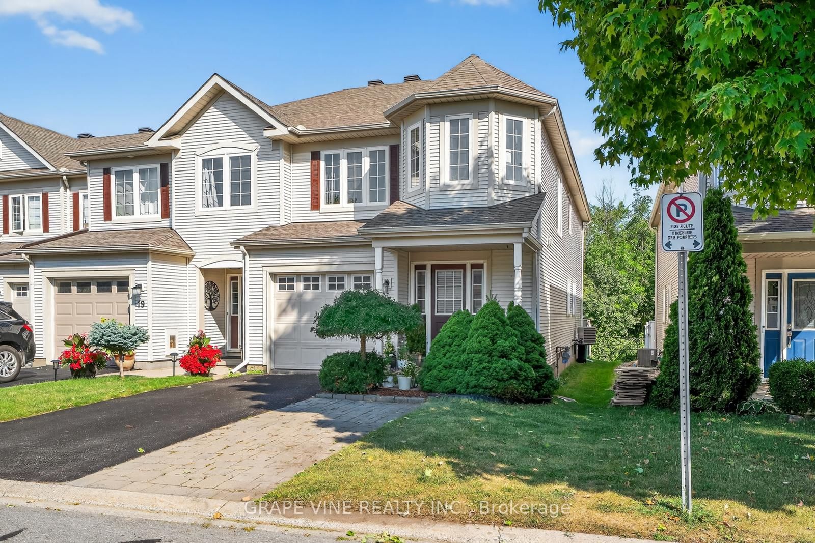 21 Fieldberry Private • Ottawa, ON photo 2