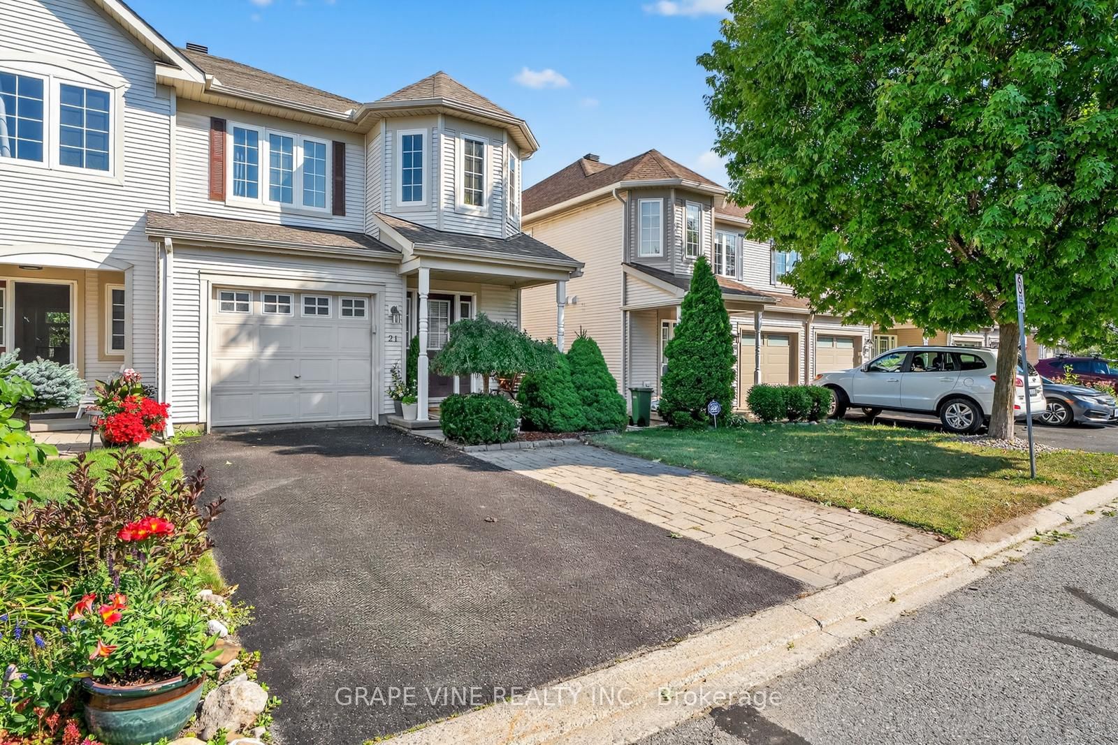 21 Fieldberry Private • Ottawa, ON photo 3