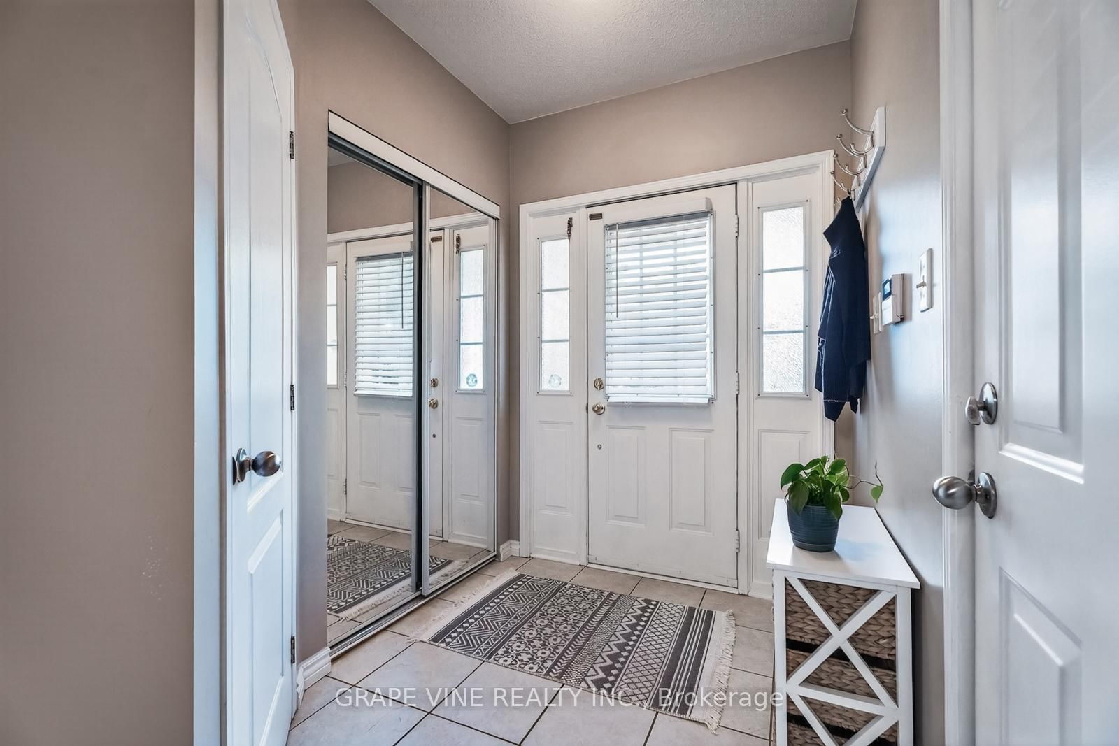 21 Fieldberry Private • Ottawa, ON photo 5