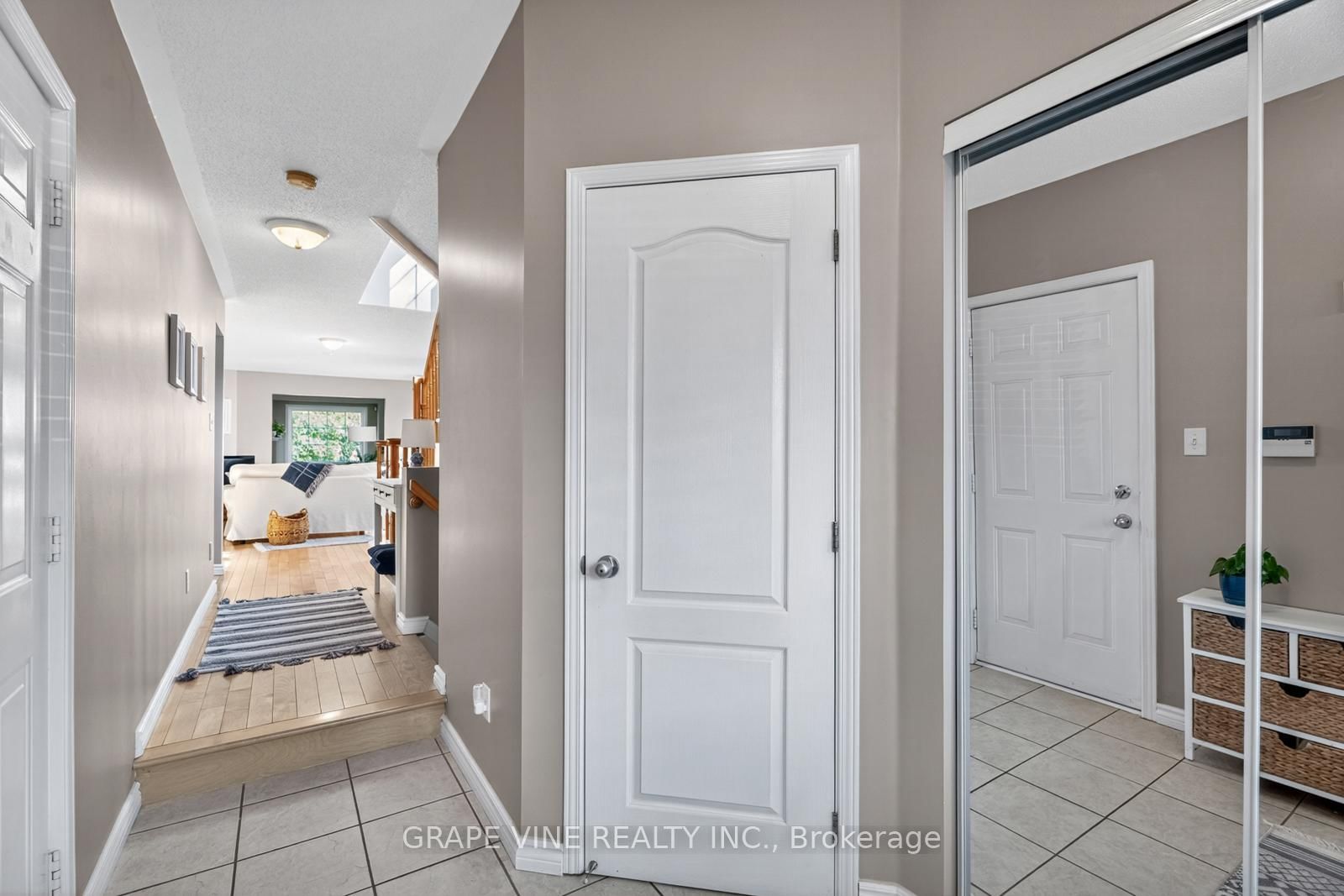 21 Fieldberry Private • Ottawa, ON photo 6