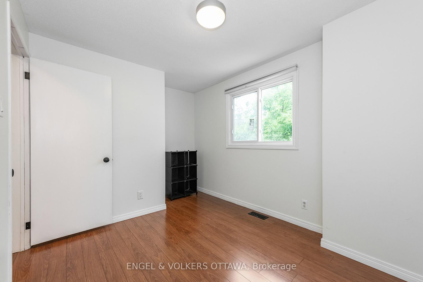 75 Woodfield Drive • Ottawa, ON photo 11