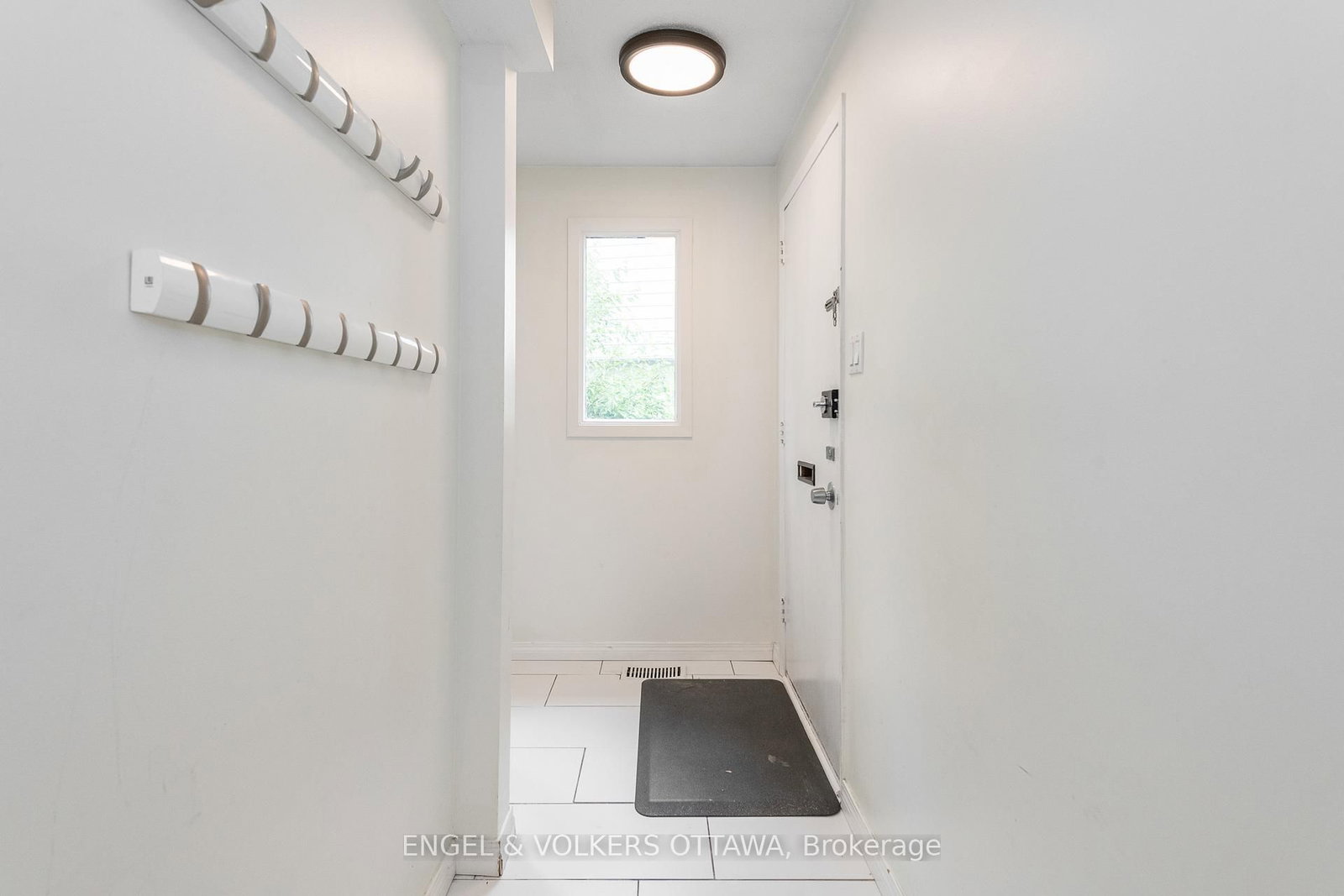 75 Woodfield Drive • Ottawa, ON photo 2