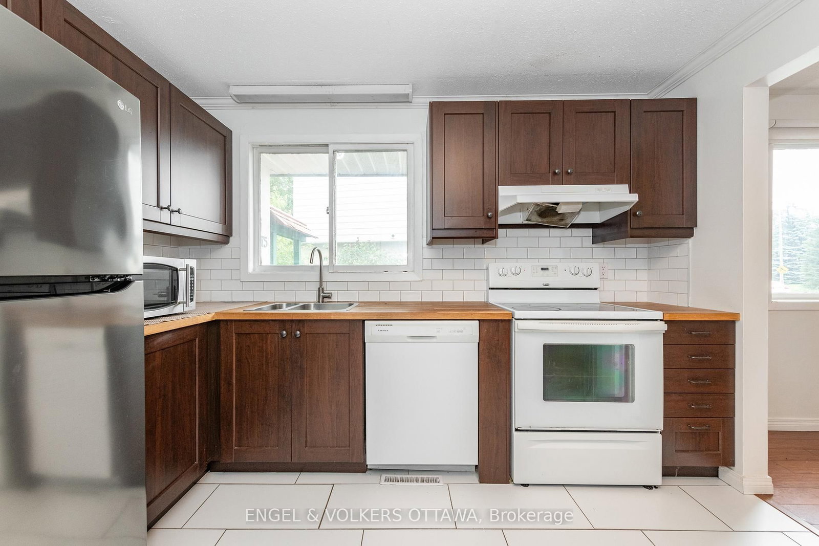 75 Woodfield Drive • Ottawa, ON photo 3