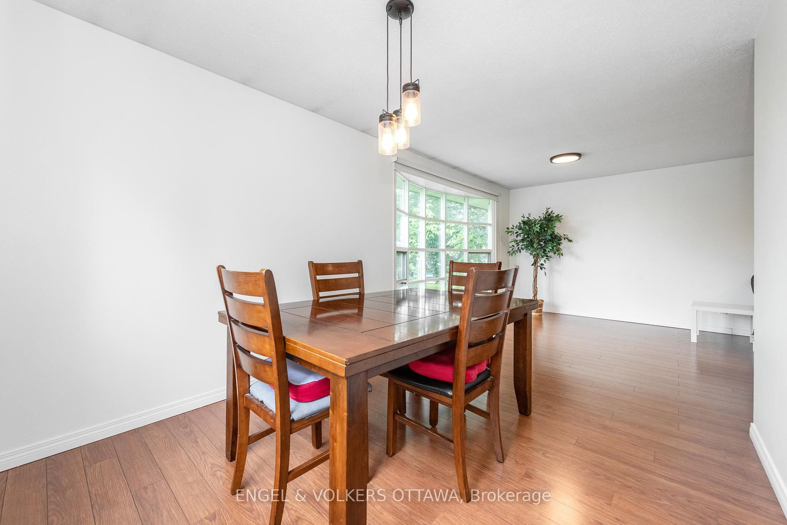 75 Woodfield Drive • Ottawa, ON photo 6