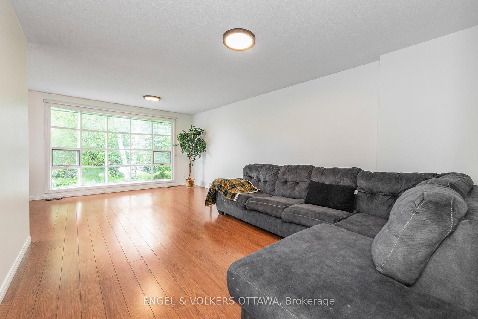 75 Woodfield Drive • Ottawa, ON photo 9