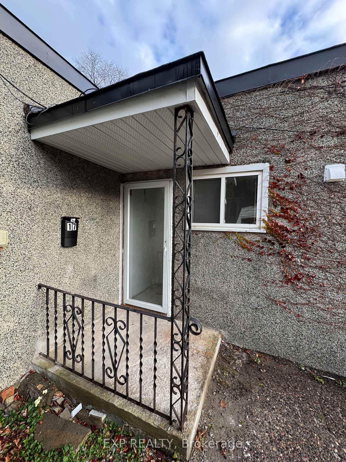17 Loyer Street