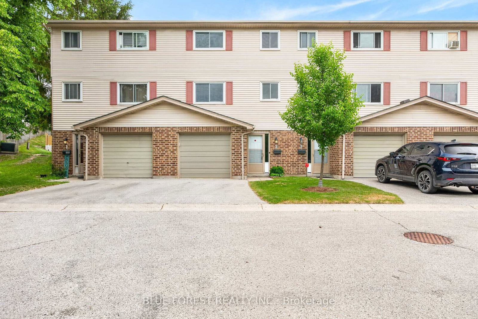 Townhouse for sale at 2-450 Pond Mills Road, London South, Ontario, N5Z 4X2 - South T - MLS: X13443232