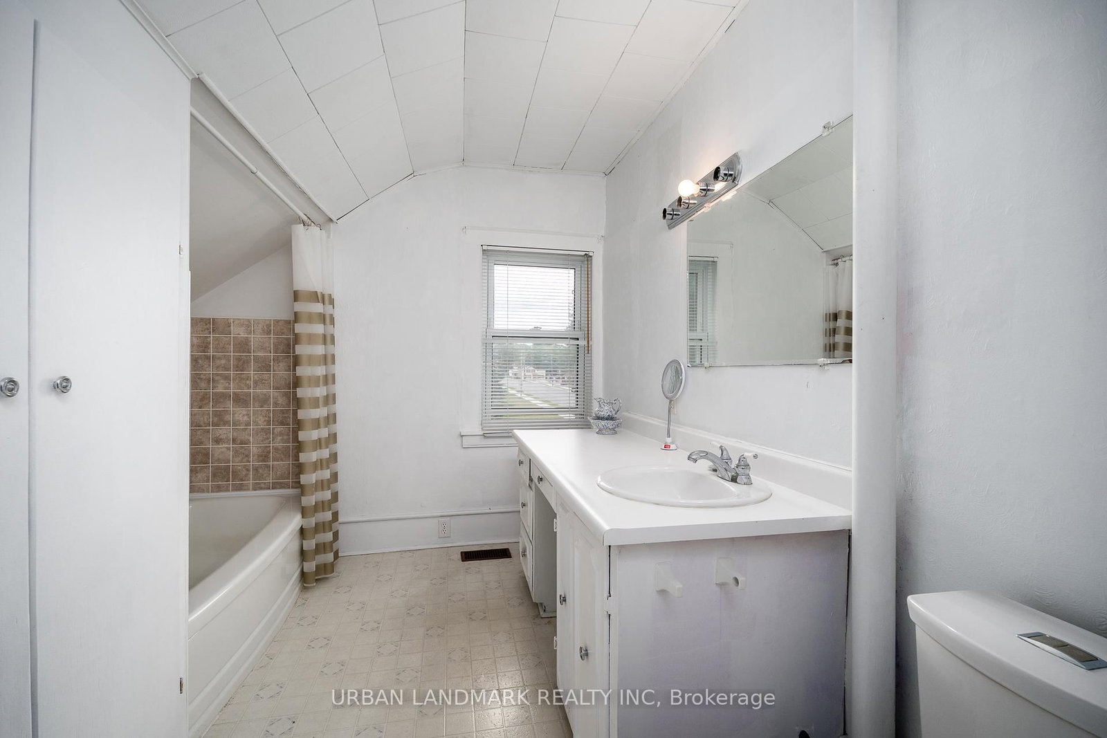 136 St Lawrence Street • Madoc, ON photo 19