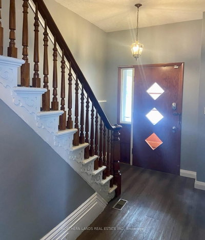 Unit SECOND FLOOR APARTMENT — 104 LOCK Street — photo 4