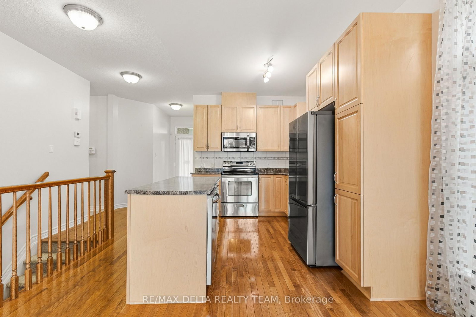 346 Farincourt Crescent • Ottawa, ON photo 5