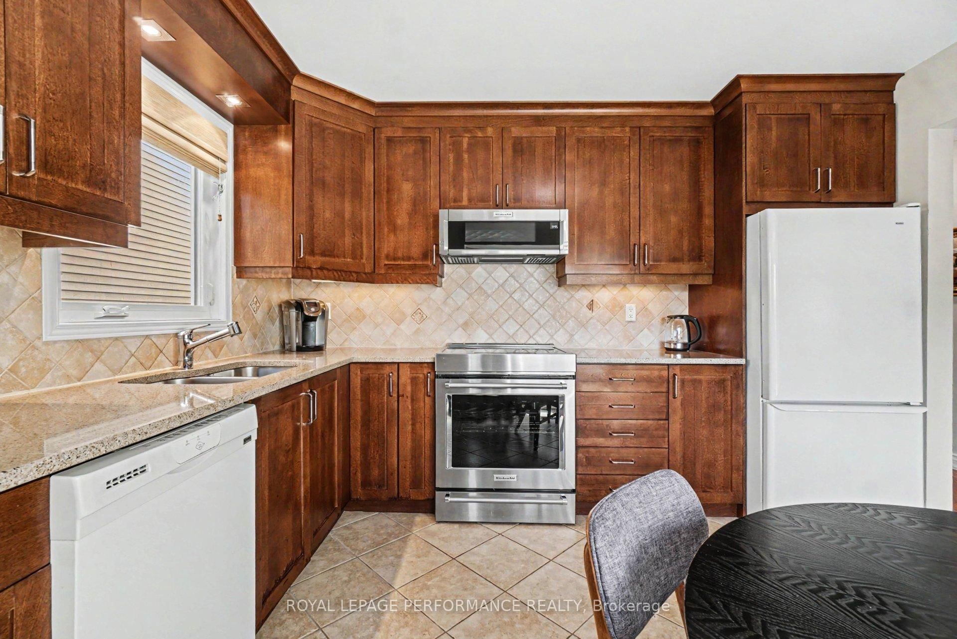 1689 Boisbriand Crescent