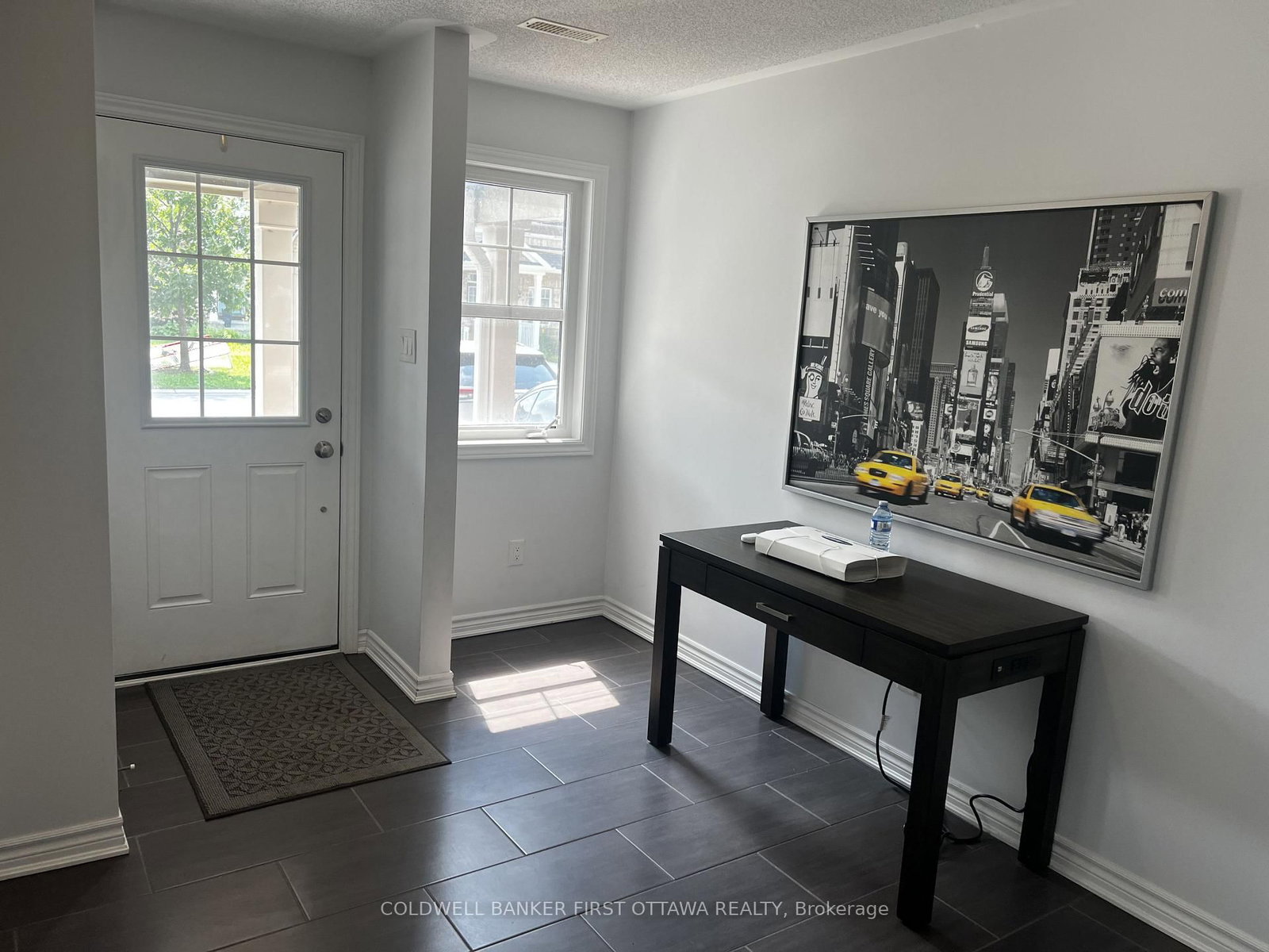 793 MAYFLY Crescent • Ottawa, ON photo 4