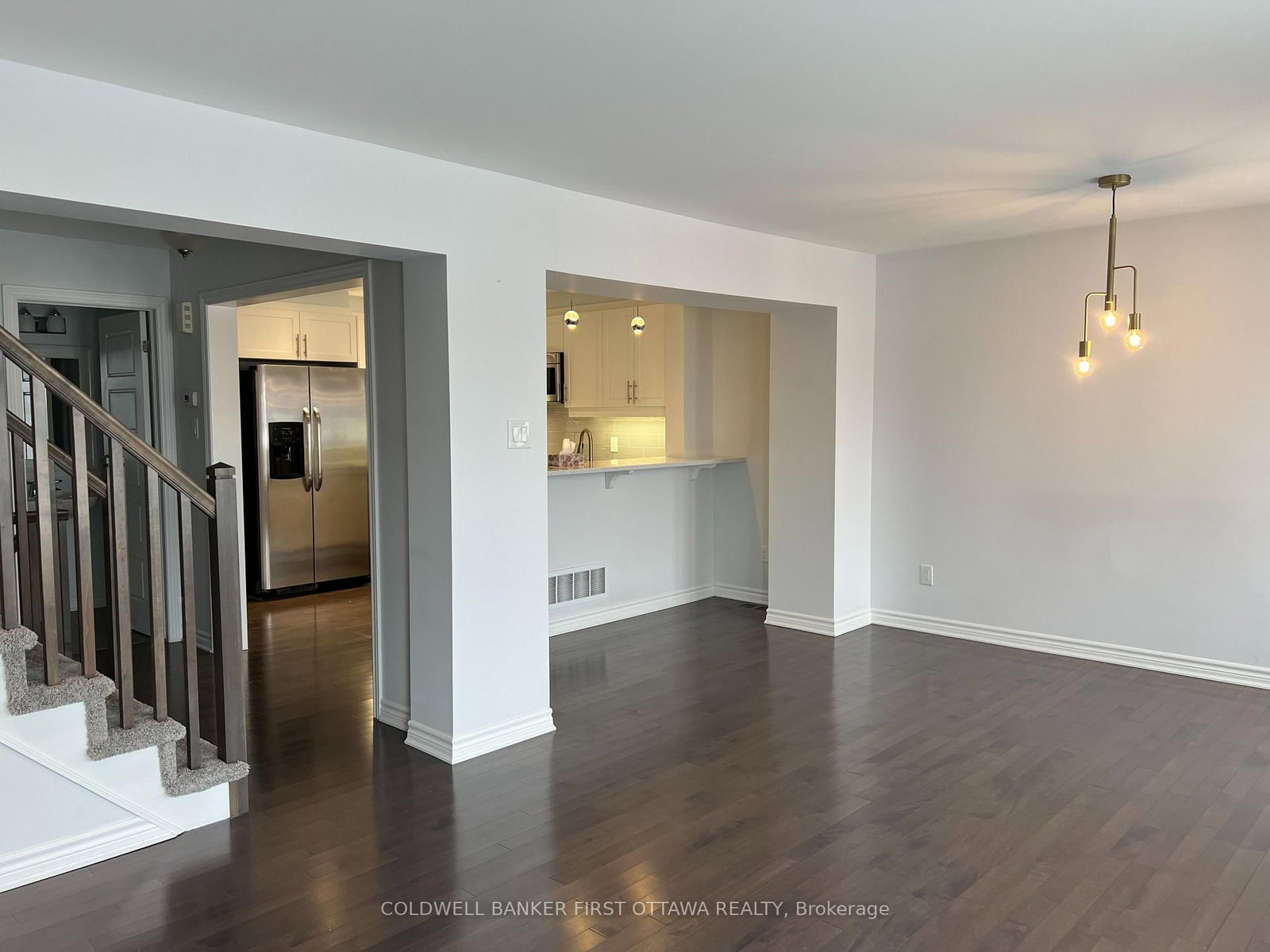 793 MAYFLY Crescent • Ottawa, ON photo 8