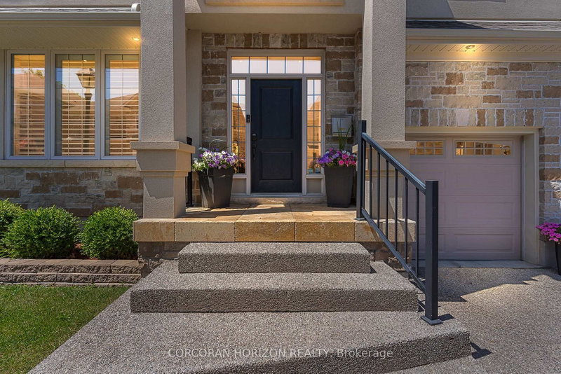 8 - 258 Edgewater Crescent