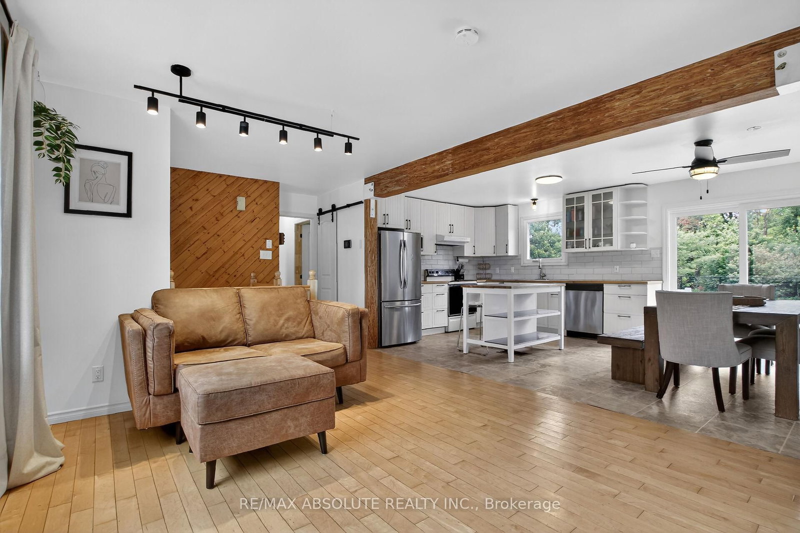 Listing Image 7