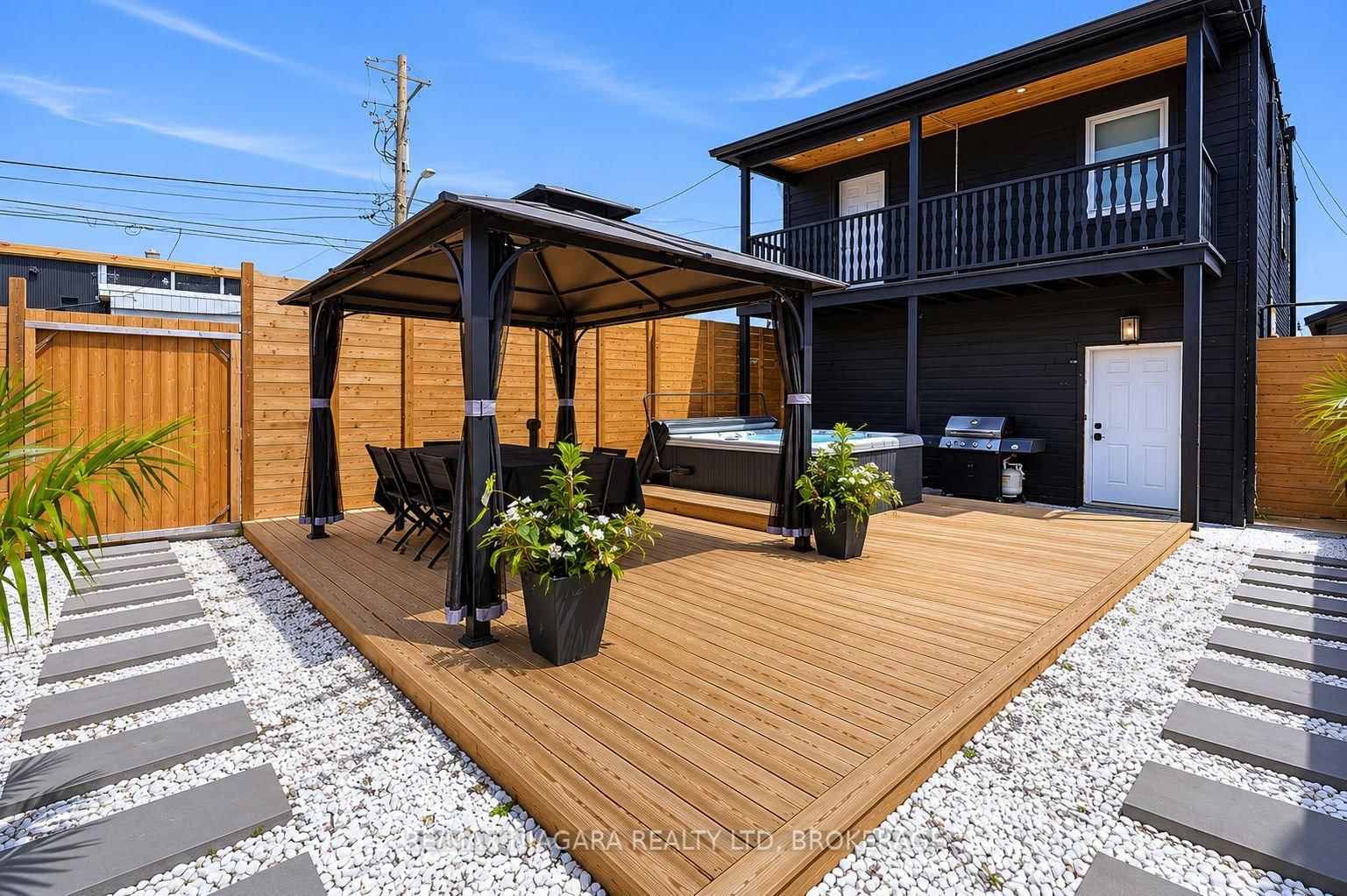 6043 Main Street • Niagara Falls, ON photo 24