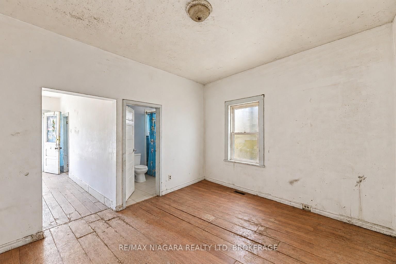 6043 Main Street • Niagara Falls, ON photo 34
