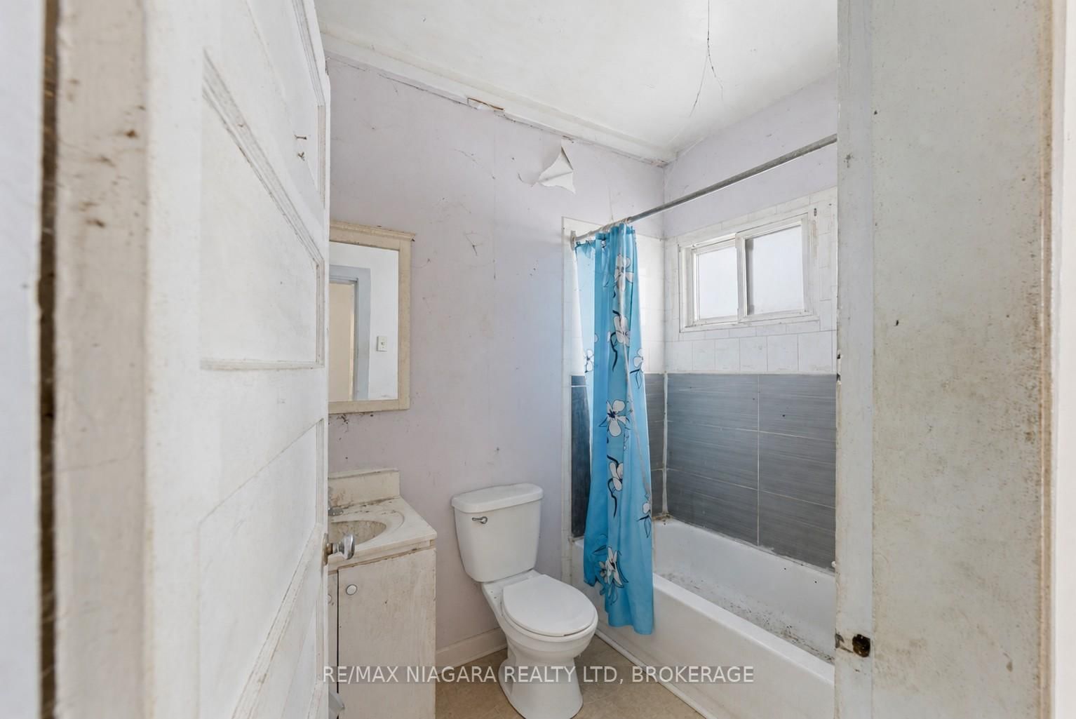 6043 Main Street • Niagara Falls, ON photo 36