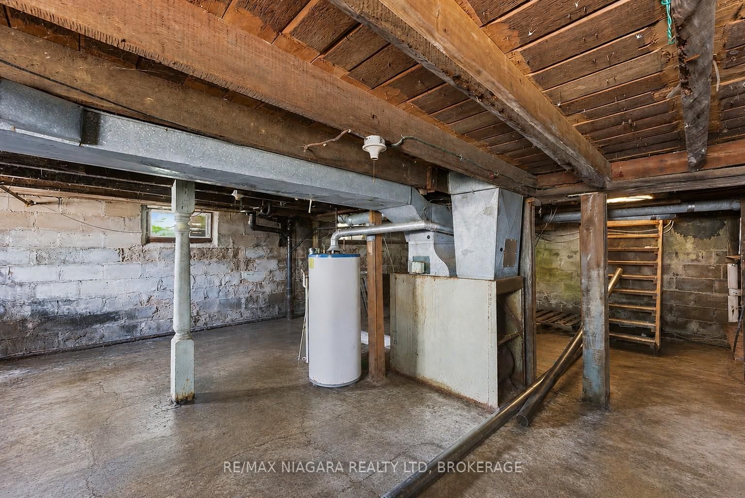 6043 Main Street • Niagara Falls, ON photo 37