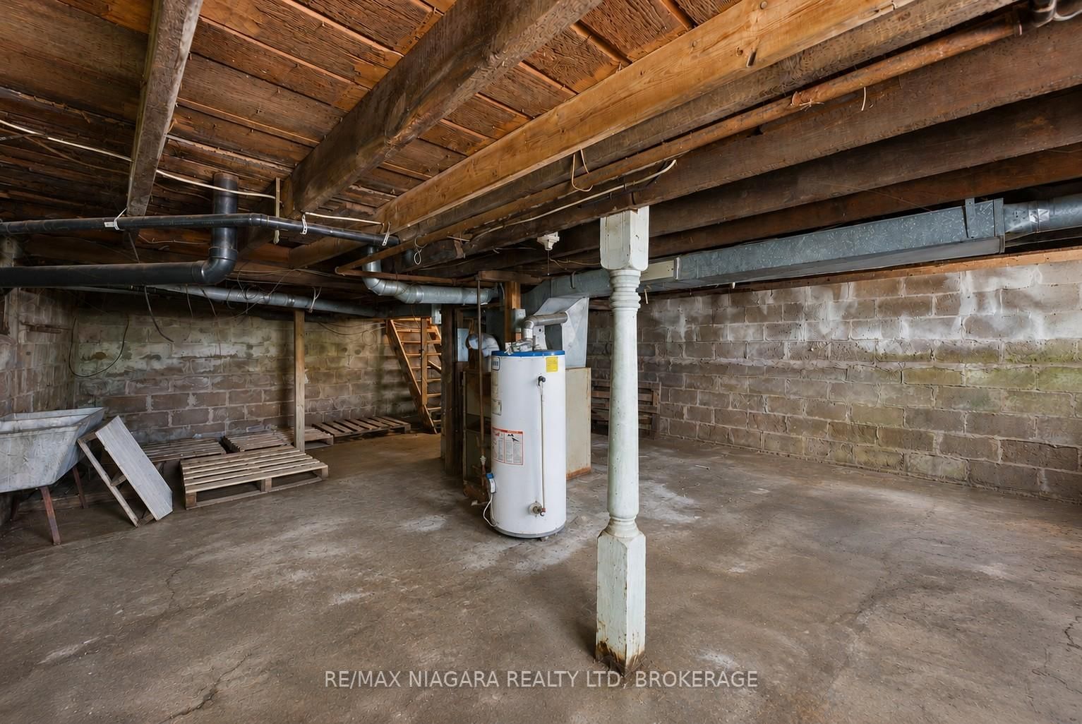 6043 Main Street • Niagara Falls, ON photo 38