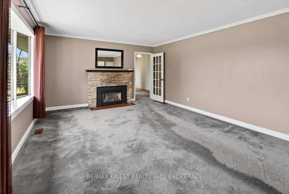 1034 Sally Lane • Sydenham, ON photo 11