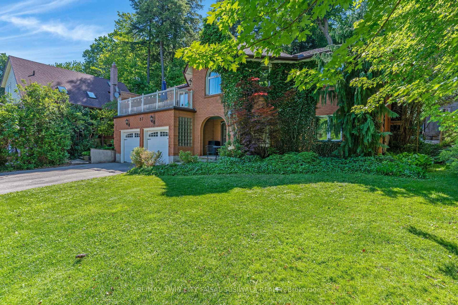 37 Yellow Birch Drive • Kitchener, ON photo 2