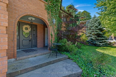 37 Yellow Birch Drive • Kitchener, ON photo 3