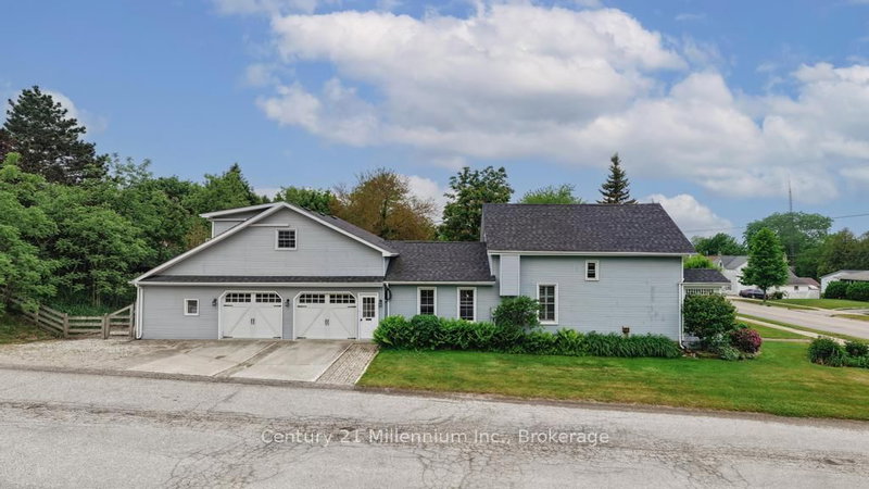 1145 Queen St photo 4