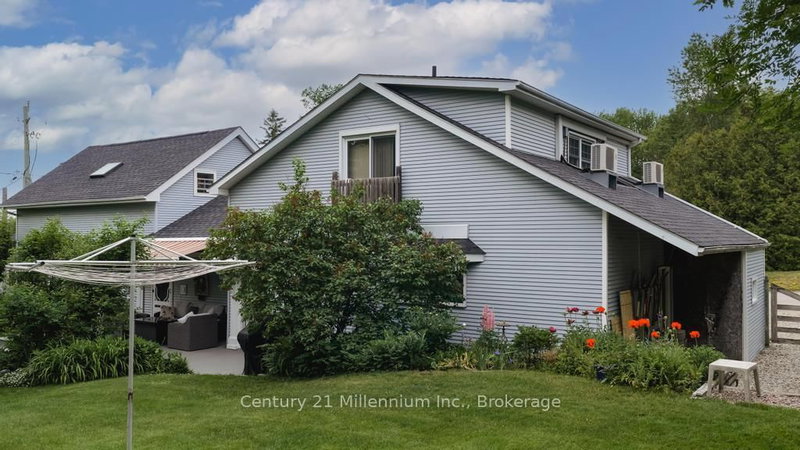 1145 Queen St photo 5