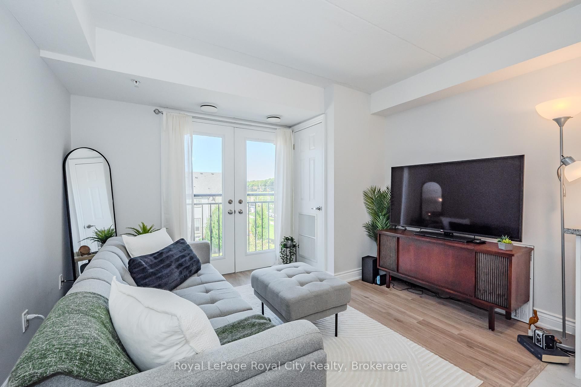 64 FREDERICK Drive, Unit 304